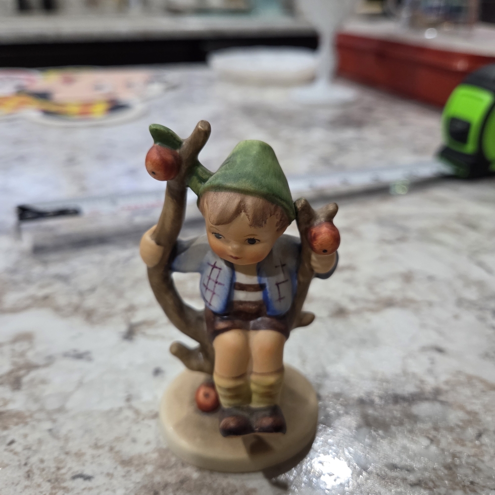 Hummel Apple Picker